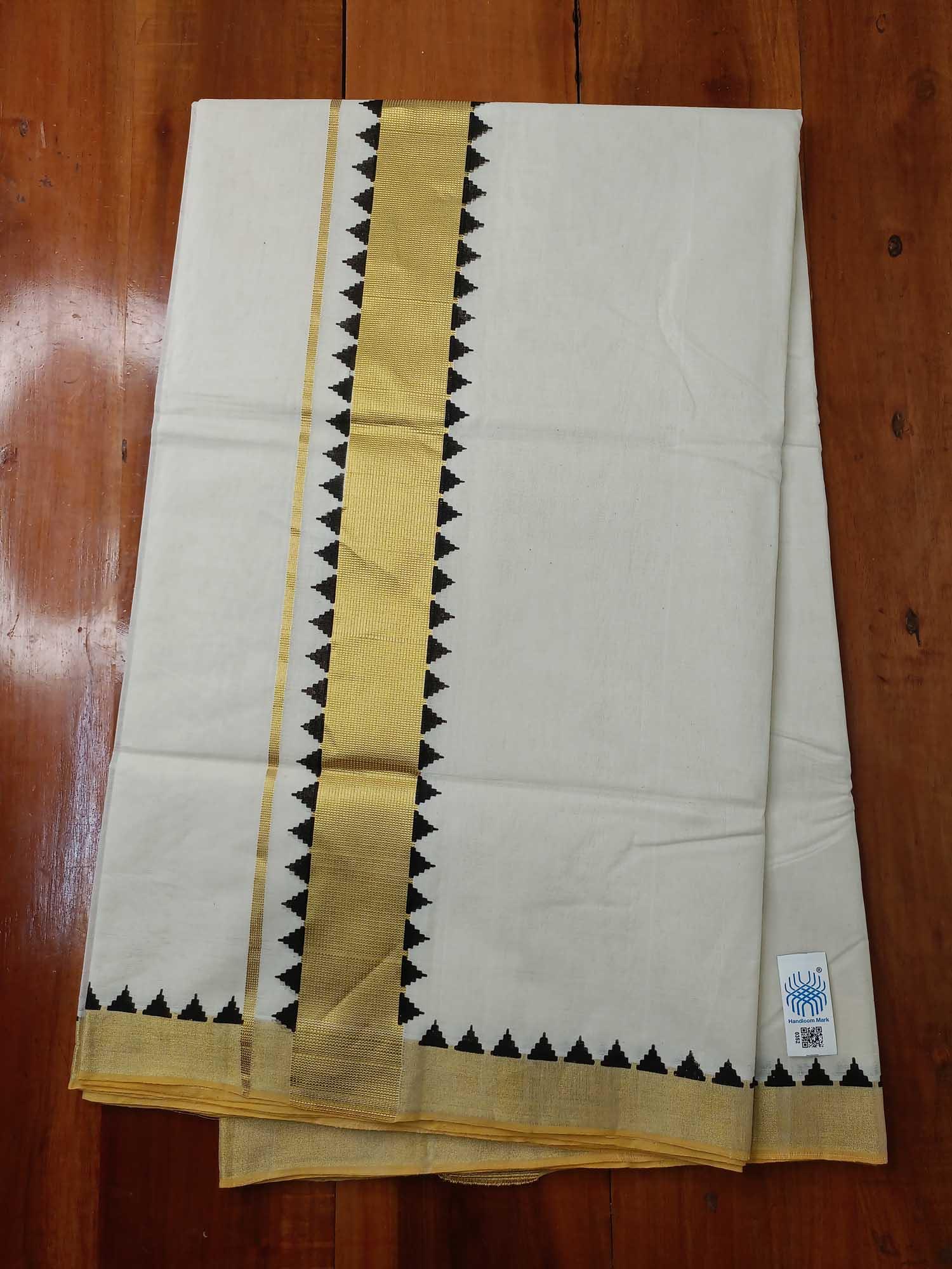 Kasavu Gold Border Shawl — Handloom Kerala